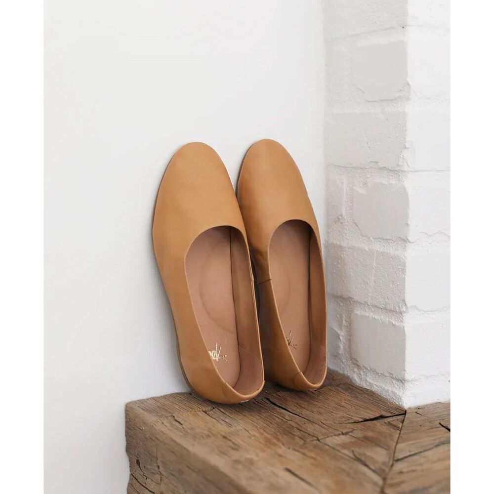 Beek Swiftlet Ballet Slipper Slip On Leather Size 7.5  Honey $260.00